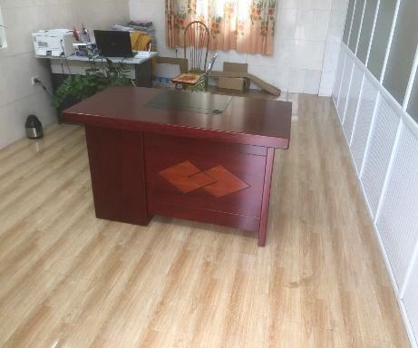 Bàn vi tính 1400 x 700 x 750