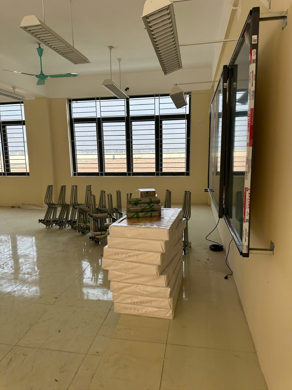 Các thiết bị trường học Trung Hiếu cung cấp cho Dự án Trường THPT Vân Hà