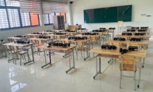 Bàn học sinh có tựa lưng hay không tốt hơn: Chọn loại nào?