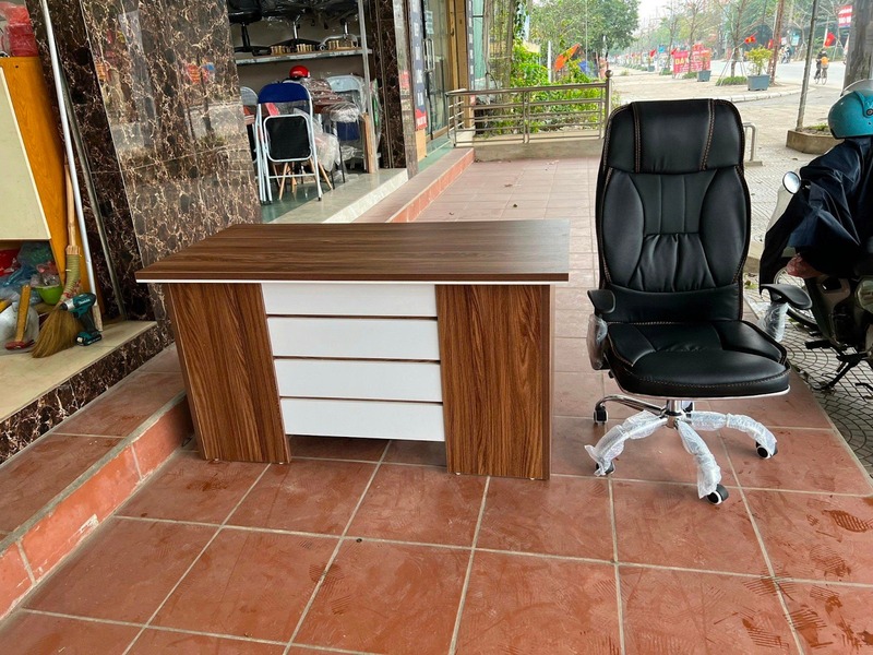 Mua bàn làm việc đạt chuẩn tại Thiết bị trường học Trung Hiếu