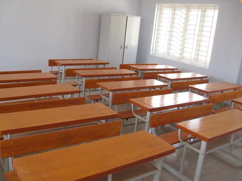 So sánh bàn ghế học sinh gỗ MDF và gỗ cao su